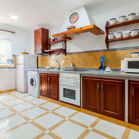 Holiday home 5 Bedroom In De La Frontera Aguilar
